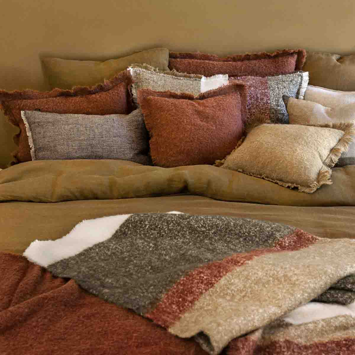 Collection de coussins Haomy en fausse fourrure et laine – chaleur, douceur & style cocooning