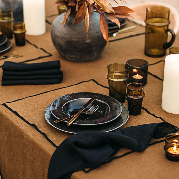 Collection linge de table Haomy – nappes, sets, torchons, serviettes & tabliers en lin lavé