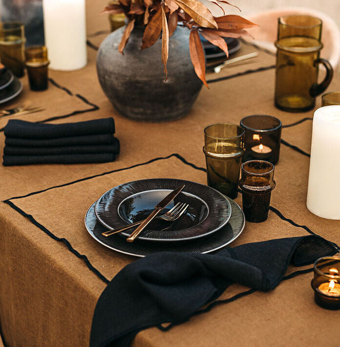 Collection linge de table Haomy – nappes, sets, torchons, serviettes & tabliers en lin lavé