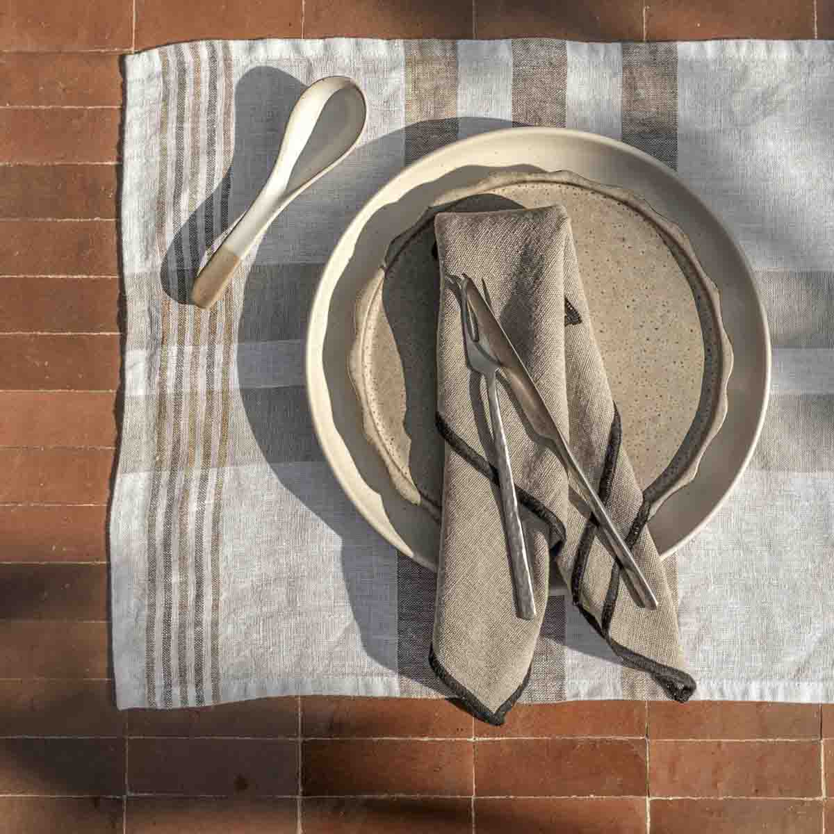 Nappe Aalborg Haomy en lin lavé & coton – motif carreaux, 5 coloris disponibles