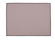 Set de table Borgo Haomy en lin enduit, finition piqué noir, coloris Pétale – élégant et facile d’entretien