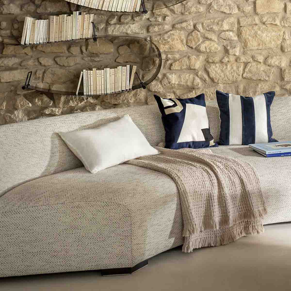 Housse de coussin Nagoya Haomy en coton brodé - 2 coloris graphiques