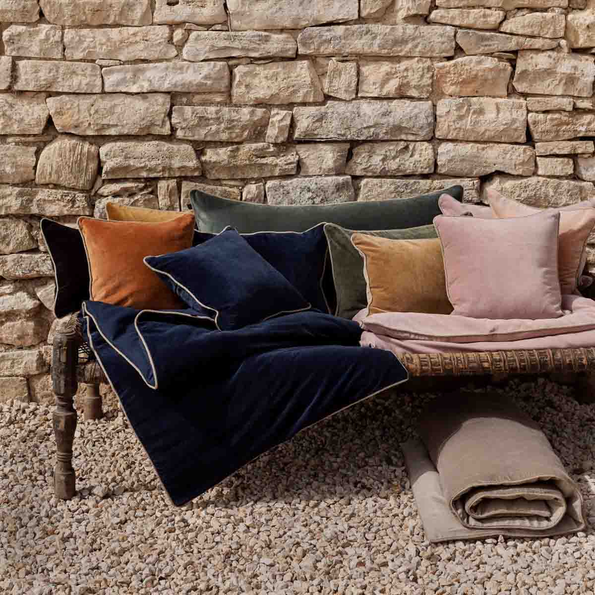 Housse de coussin velours New Delhi Haomy - Finition bourdon lin, 16 teintes raffinées