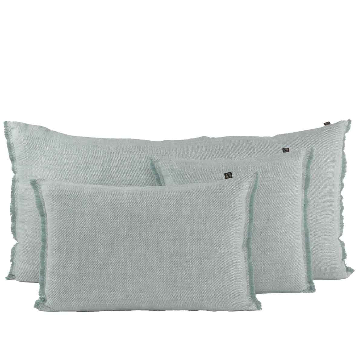 Coussin Cuba Haomy en lin lavé coloris Céladon – finition frangée et look chiné