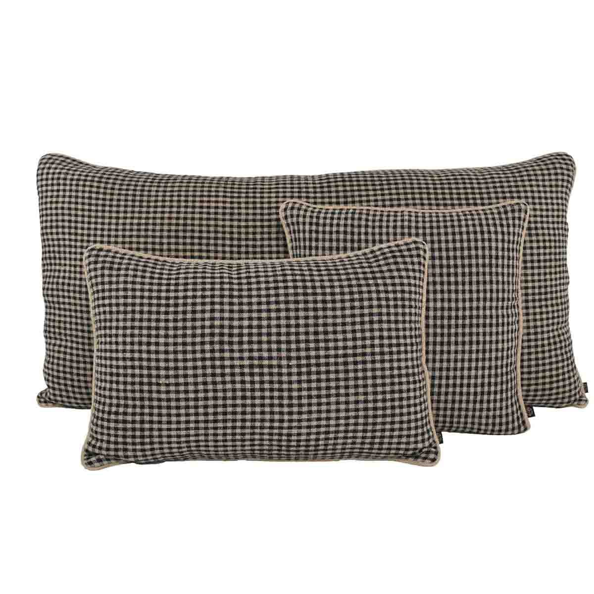 Coussin Piana II Haomy en lin lavé, motif petits carreaux, coloris Charbon – élégance douce et chaleureuse