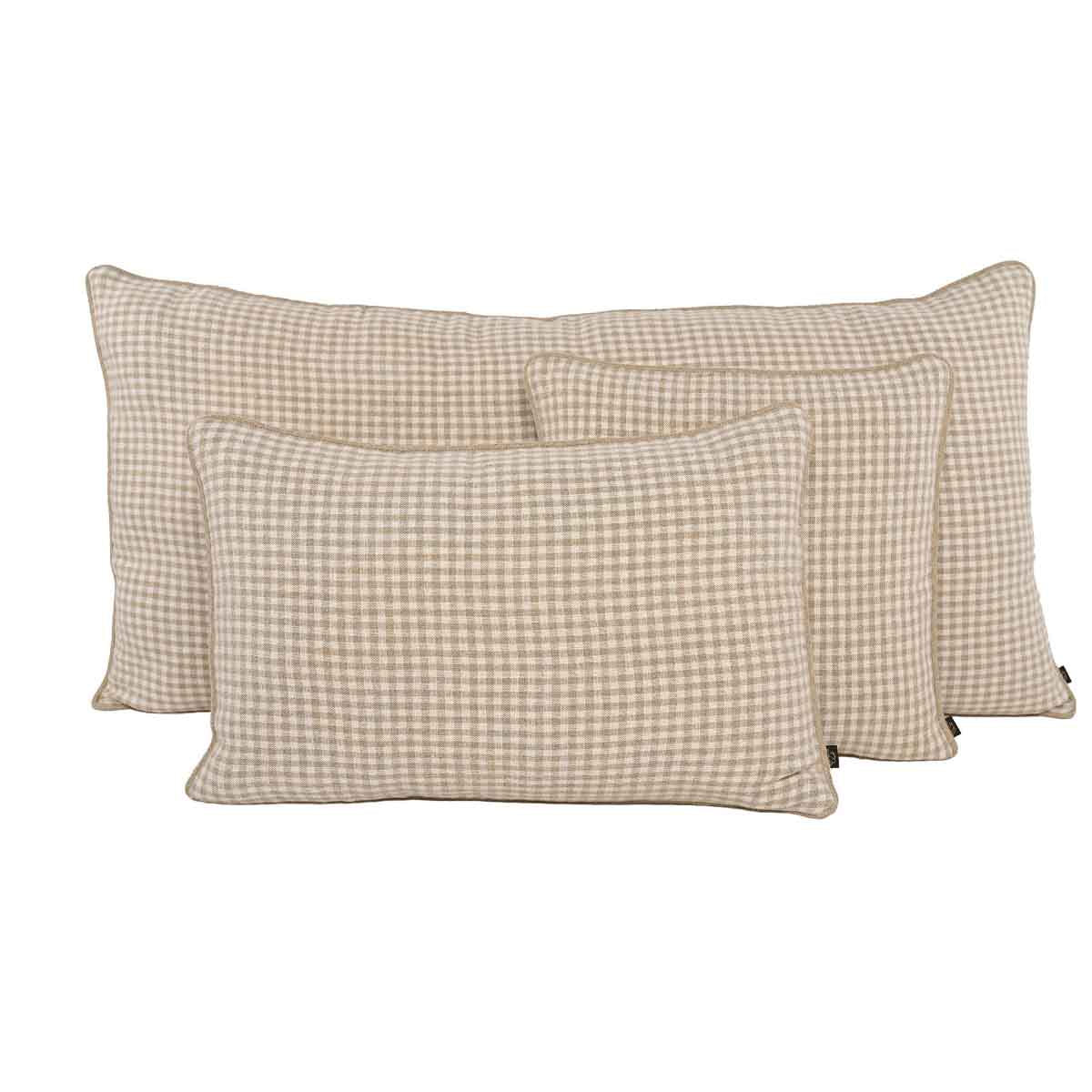 Coussin Piana II Haomy en lin lavé, motif petits carreaux, coloris Naturel – élégance douce et chaleureuse