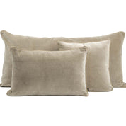 Coussin New Delhi Haomy en velours de coton coloris Craie – finition bourdon en lin naturel, style chic et intemporel