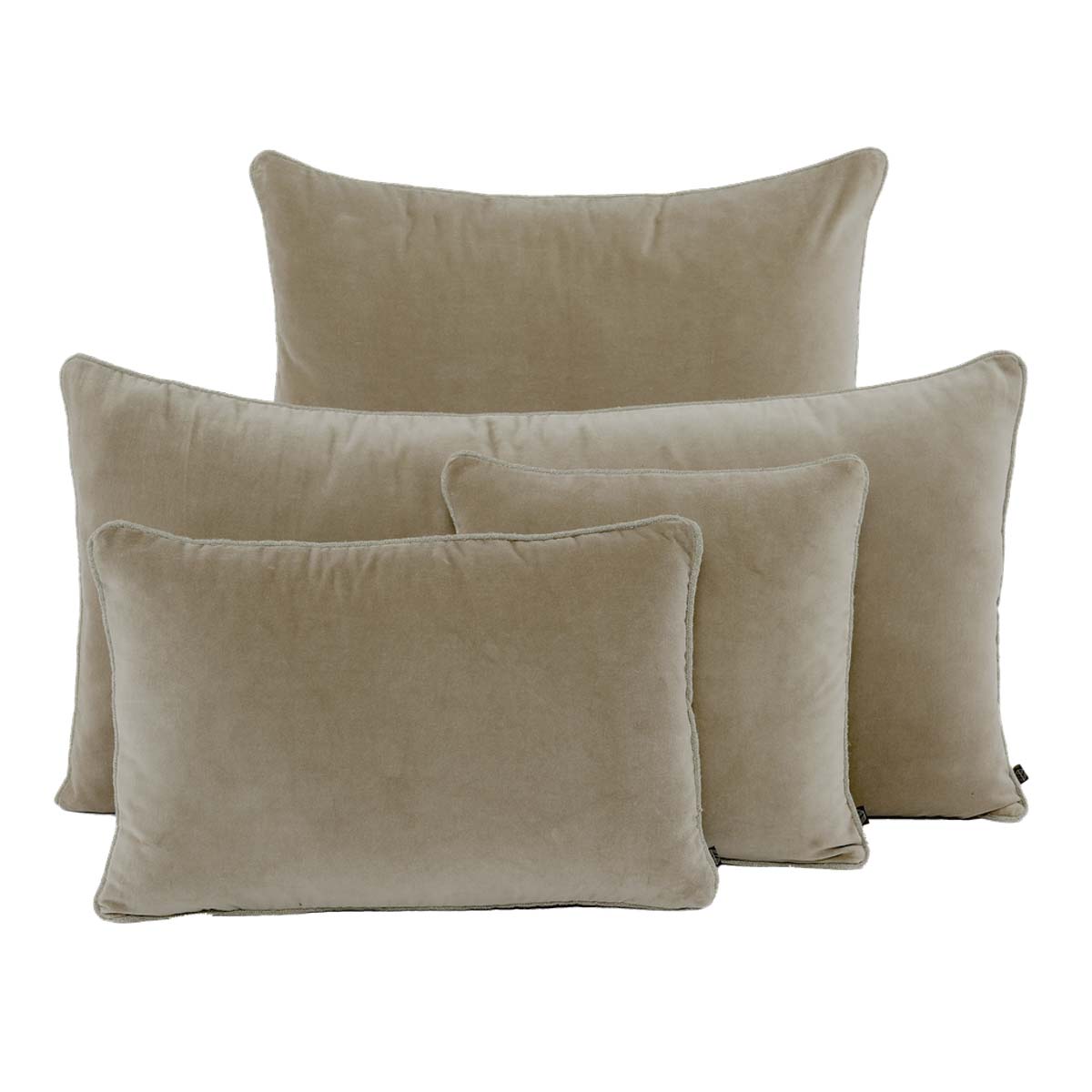 Coussin New Delhi Haomy en velours de coton coloris Lin – finition bourdon en lin naturel, style chic et intemporel
