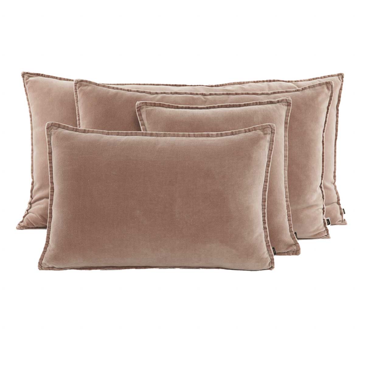 Coussin Manhattan Haomy en velours de coton coloris Mocaccino – finition volant chic pour une touche lumineuse et raffinée