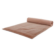 Édredon Manhattan Haomy en velours de coton, rehaussé d’une finition volant élégante. Coloris Mocaccino raffiné pour un style chic et cocooning.