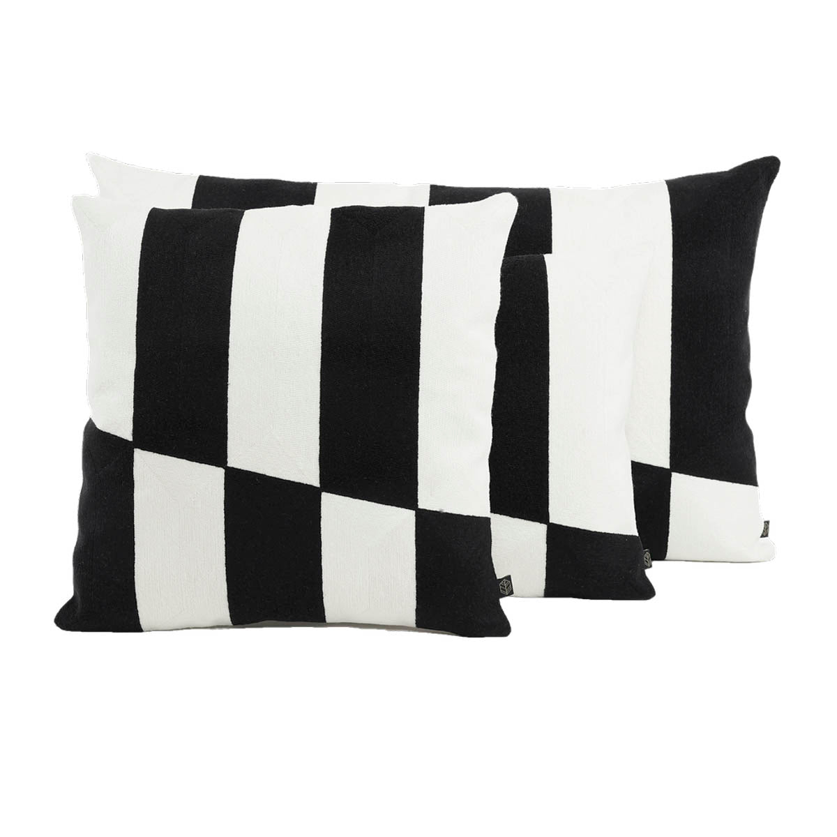Housse de coussin Sydney Haomy en coton brodé, coloris Noir – élégance, texture graphique et finition raffinée