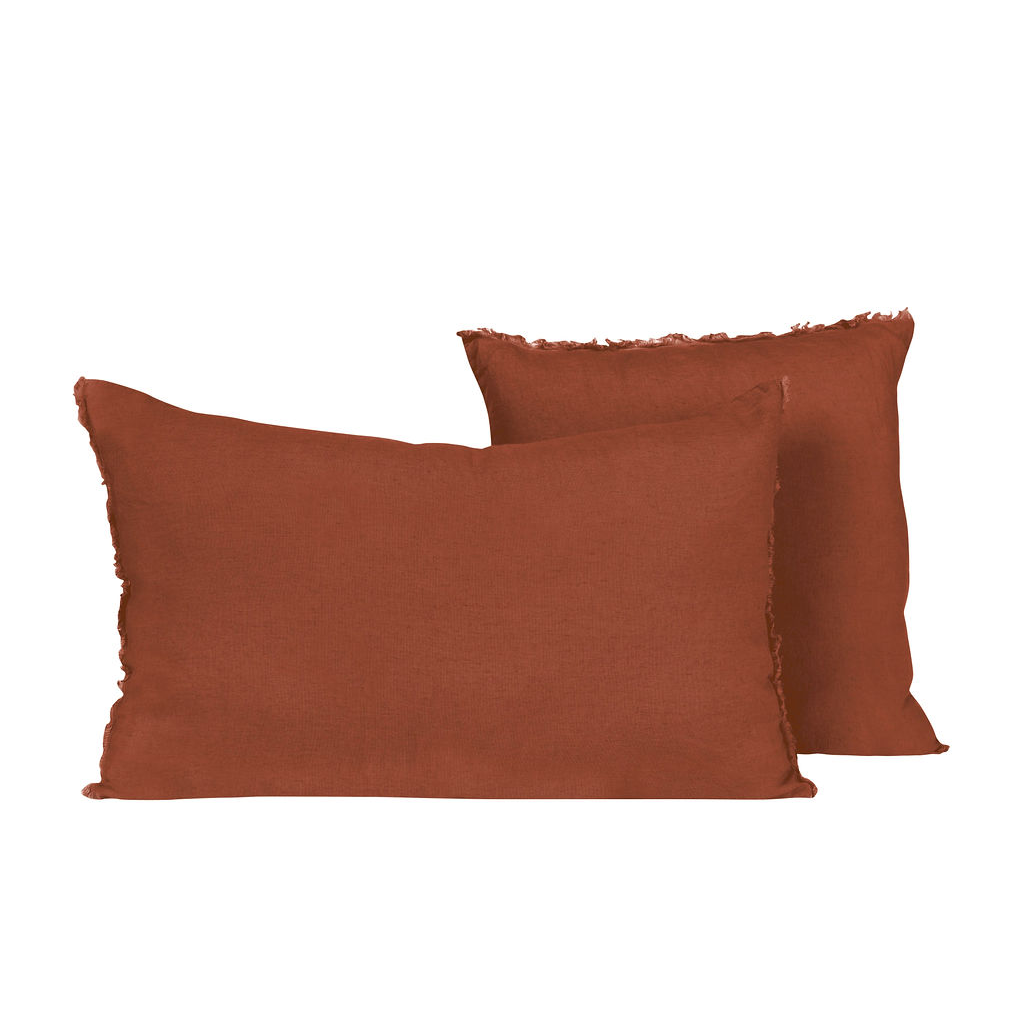 Coussin Limy Haomy en lin et coton, coloris Terre brulée – finition frangée et texture douce pour une déco élégante