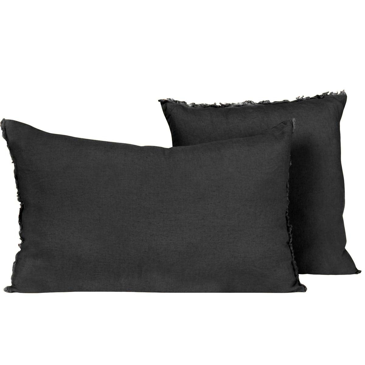 Housse de coussin Viti Haomy en lin lavé, coloris Noir, avec petites franges décoratives – élégance et douceur naturelle