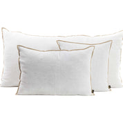 Housse de coussin Chennai en lin lavé avec liseré Blanc – collection Haomy Harmony Textile, élégance sobre et finition haut de gamme.