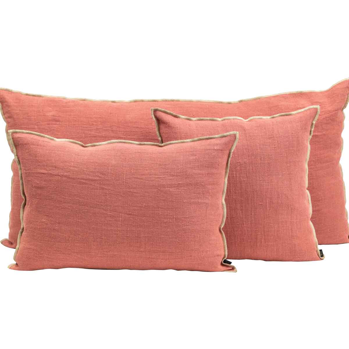 Housse de coussin Chennai en lin lavé avec liseré Bois de rose – collection Haomy Harmony Textile, élégance sobre et finition haut de gamme.