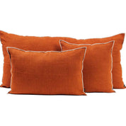 Housse de coussin Chennai en lin lavé avec liseré Brick,– collection Haomy Harmony Textile, élégance sobre et finition haut de gamme.