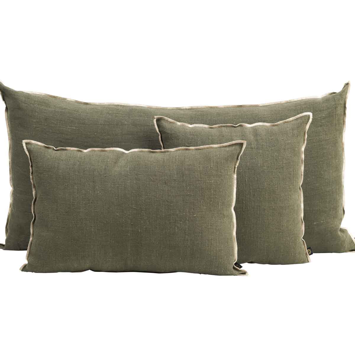 Housse de coussin Chennai en lin lavé avec liseré Kaki – collection Haomy Harmony Textile, élégance sobre et finition haut de gamme.