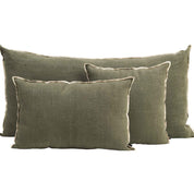 Housse de coussin Chennai en lin lavé avec liseré Kaki – collection Haomy Harmony Textile, élégance sobre et finition haut de gamme.