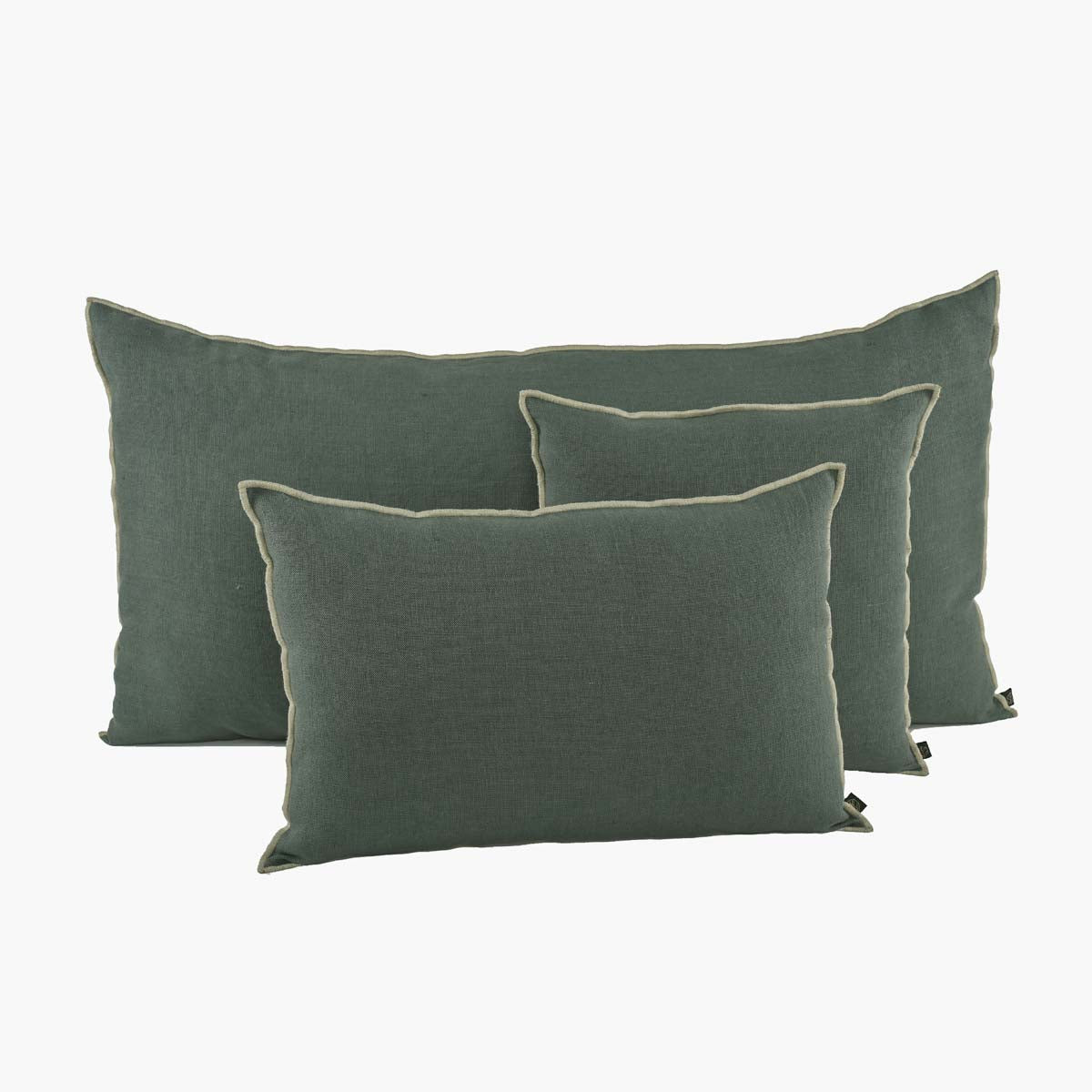 Housse de coussin Chennai en lin lavé avec liseré Pigeon – collection Haomy Harmony Textile, élégance sobre et finition haut de gamme.