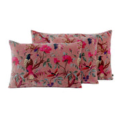 Housse de coussin Birdy en velours Bois de rose imprimé oiseaux et fleurs – Haomy Harmony Textile, touche douce et romantique pour une déco chic.