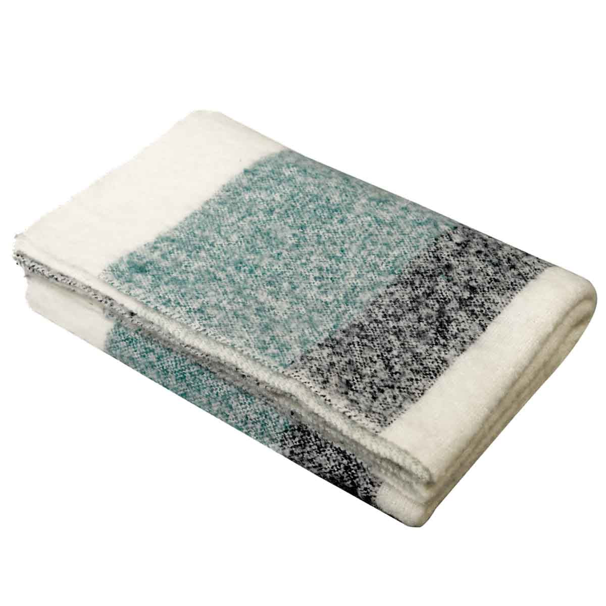 Plaid Calypso en laine – coloris Céladon – Haomy Harmony Textile, texture douce, tombé élégant et style naturel pour un intérieur cocooning chic.