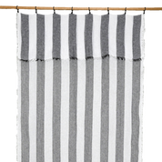 Rideau Turin en voile rayé 50 % lin et 50 % coton Noir, léger et lumineux, accroché par pinces