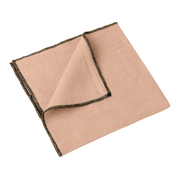 Serviette de table en lin lavé Luri – Coloris Cimarron – Haomy Harmony Textile, finition élégante et texture douce pour une table chic et conviviale.