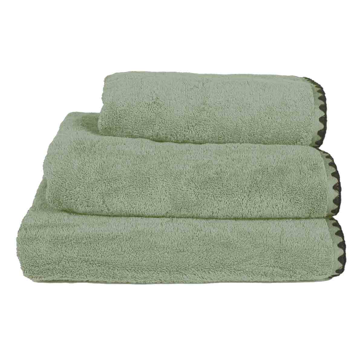 Serviette de bain Issey Haomy en coton 550 g/m², coloris amande, finition overlock noir, disponible en 3 tailles – douce et absorbante