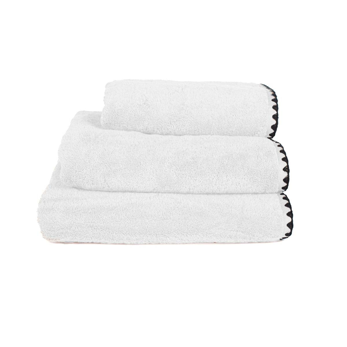 Serviette de bain Issey Haomy en coton 550 g/m², coloris blanc, finition overlock noir, disponible en 3 tailles – douce et absorbante