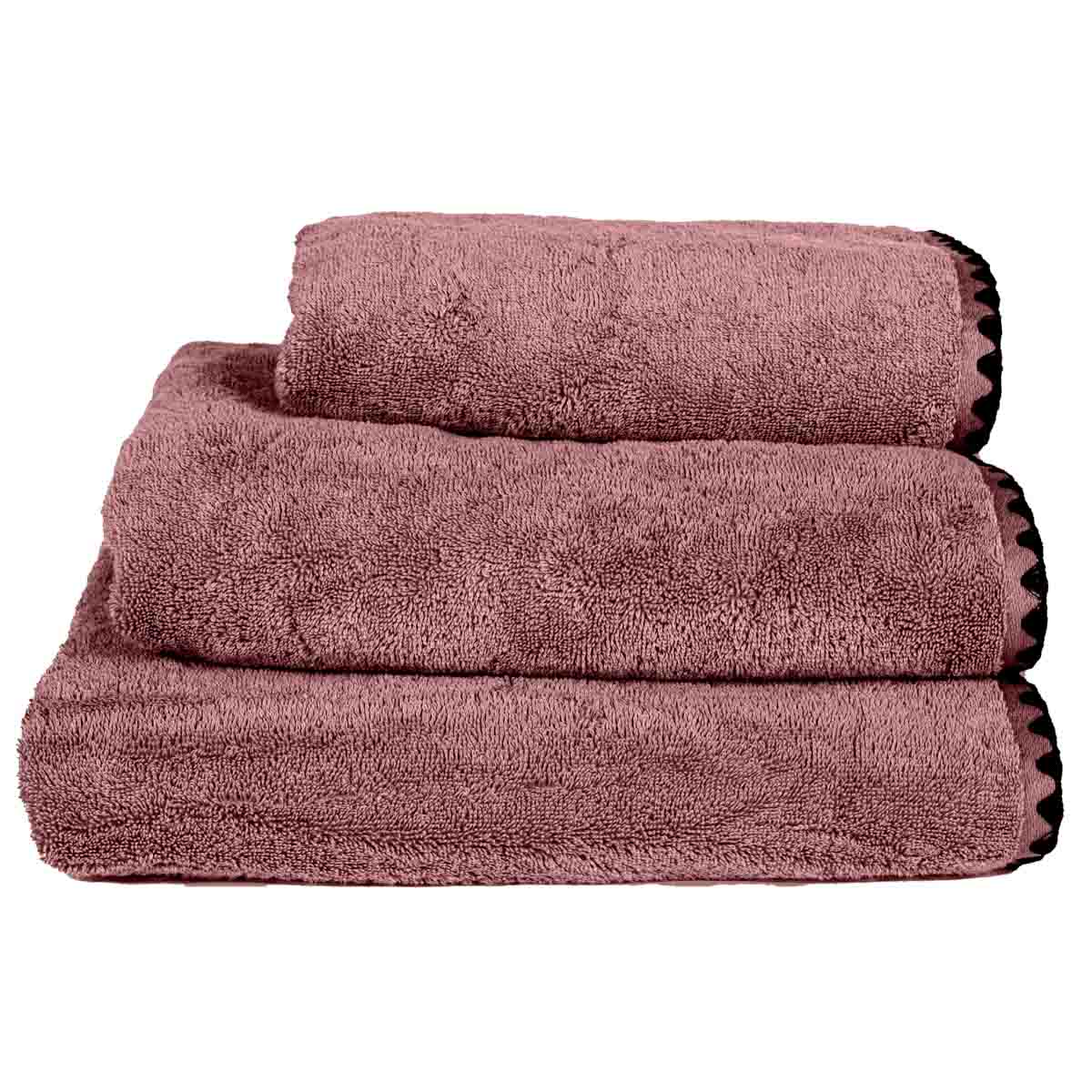 Serviette de bain Issey Haomy en coton 550 g/m², coloris bois de rose, finition overlock noir, disponible en 3 tailles – douce et absorbante