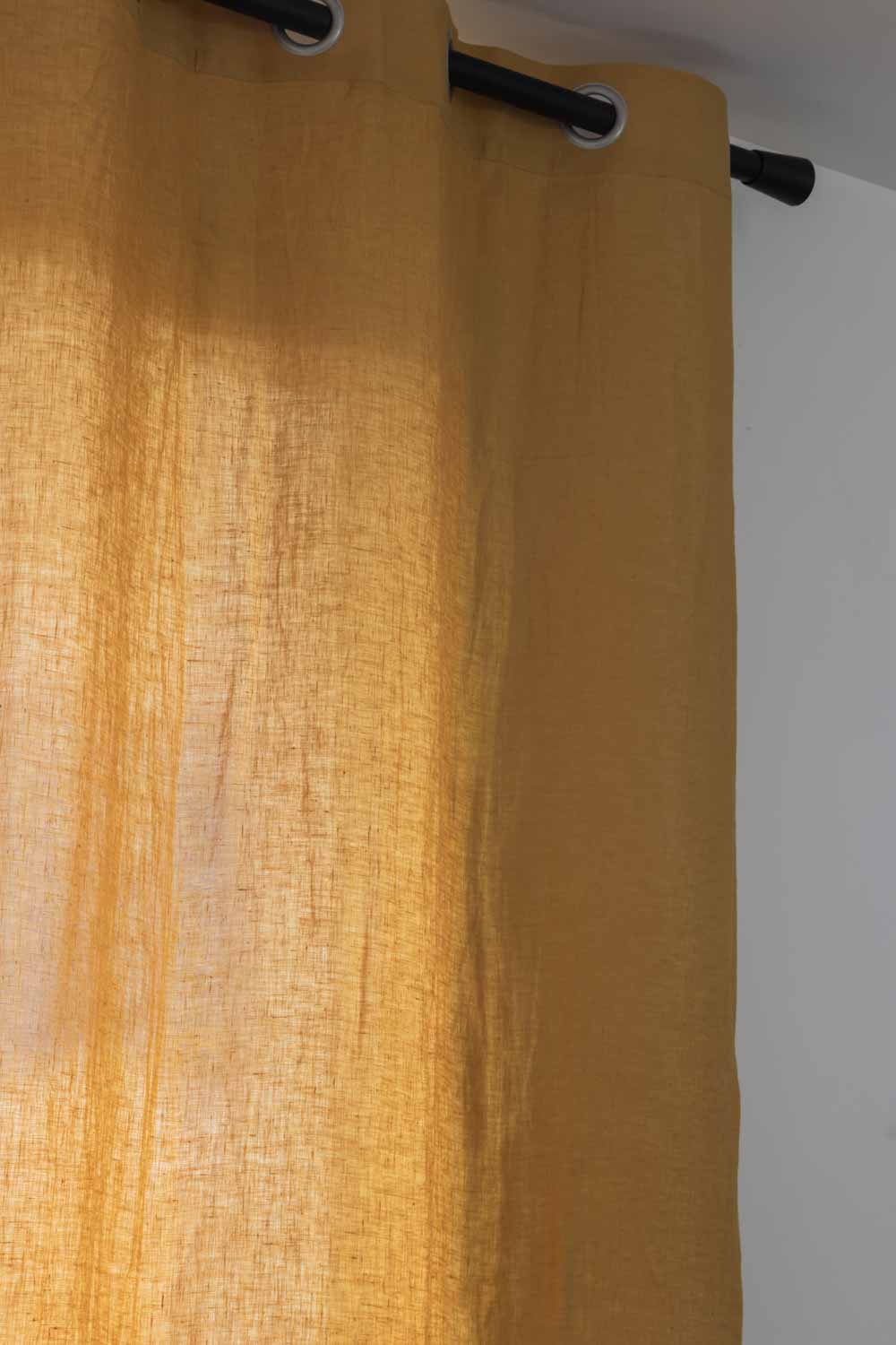 Rideau en lin lavé Zeff Vivaraise 140x280 cm, coloris Ocre – élégant et lumineux