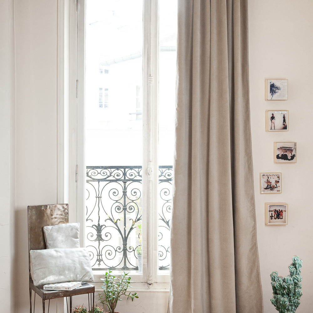 Rideau Médicis en velours beige – occultant et élégant 130x280 cm