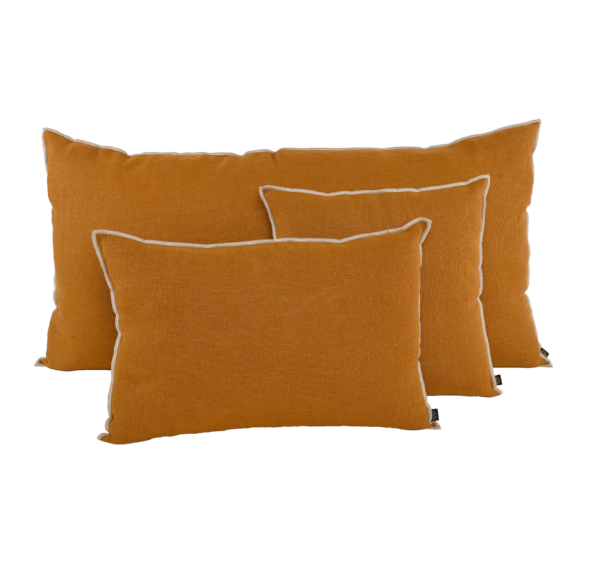 Housse de coussin Chennai en lin lavé avec liseré Daim – collection Haomy Harmony Textile, élégance sobre et finition haut de gamme.