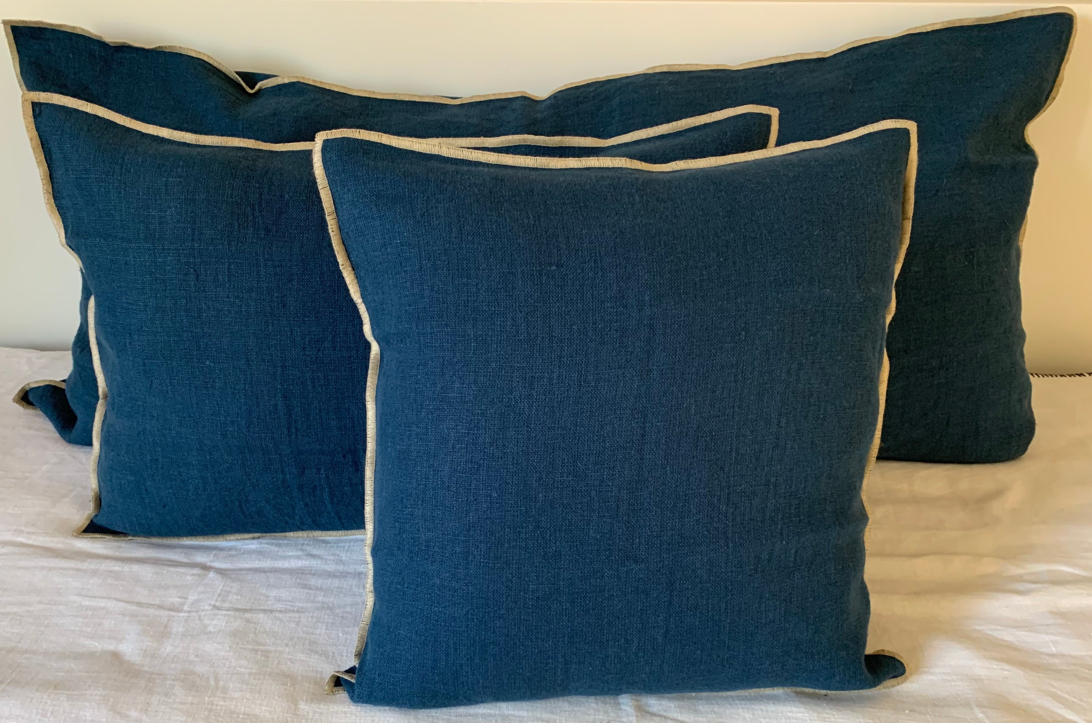 Housse de coussin Chennai en lin lavé avec liseré Giatne – collection Haomy Harmony Textile, élégance sobre et finition haut de gamme.